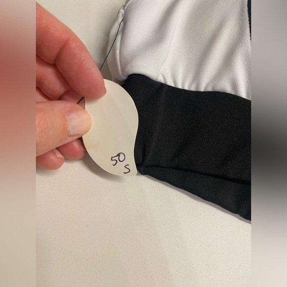 Black and white sports bra padded size small NWT - Picture 8 of 12